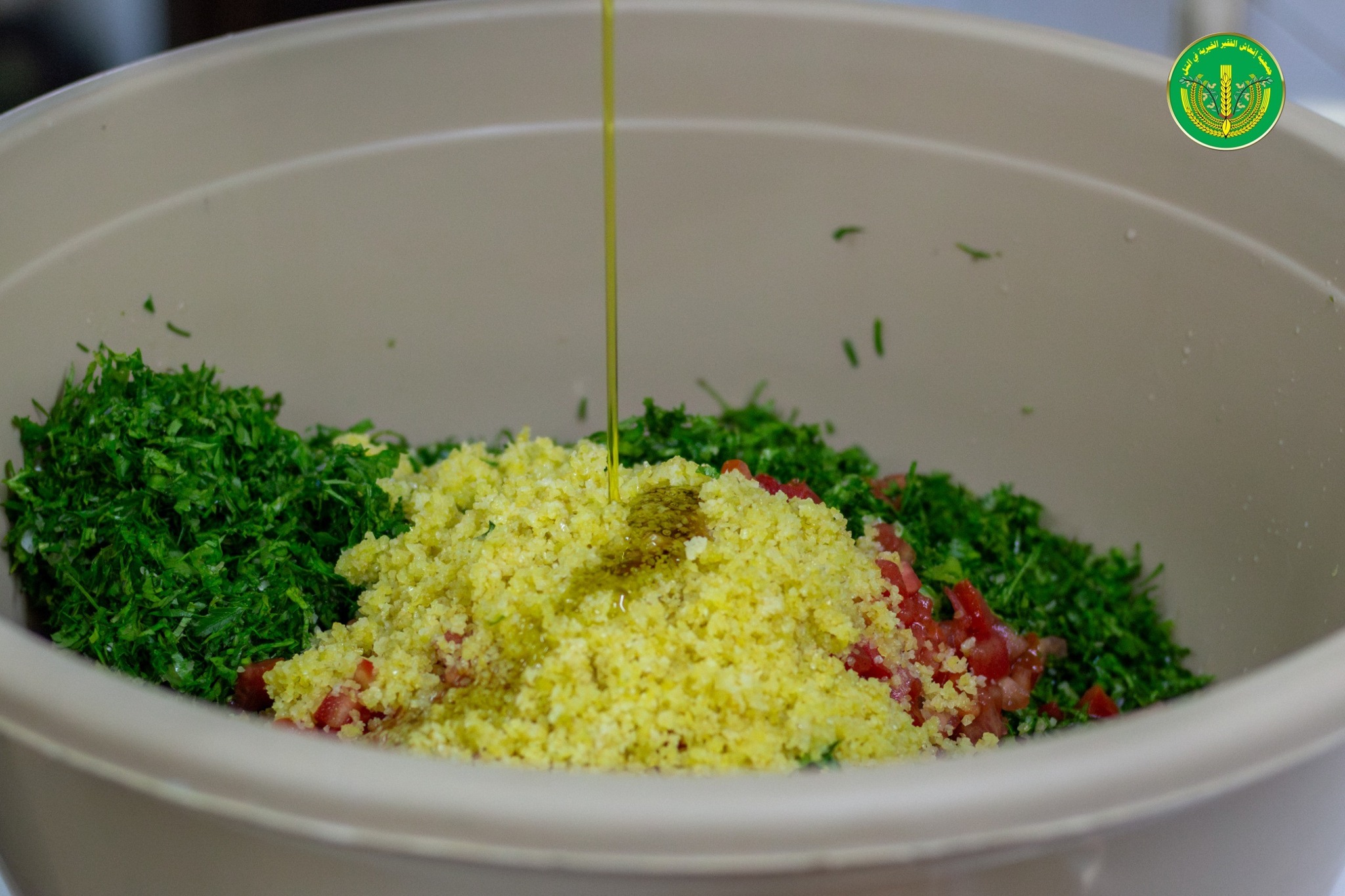 يستمر مطبخ الخير التابع لجمعية إنعاش الفقير في تقديم ألذ وأطيب الوجبات ضمن خدمة الطلبات الخارجية